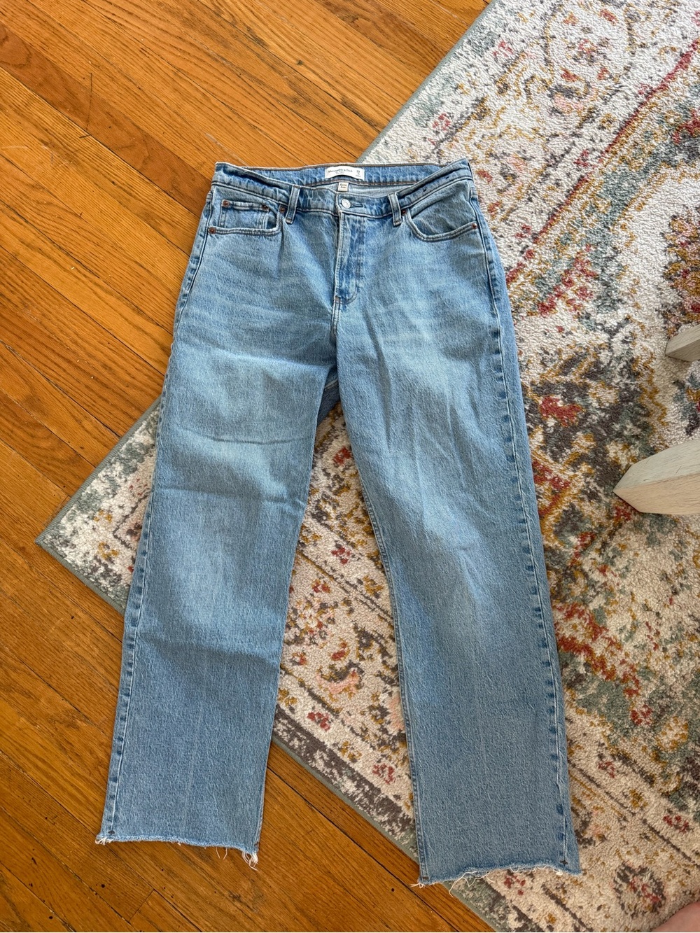 Light Wash Baggy Low Rise Jeans (29)